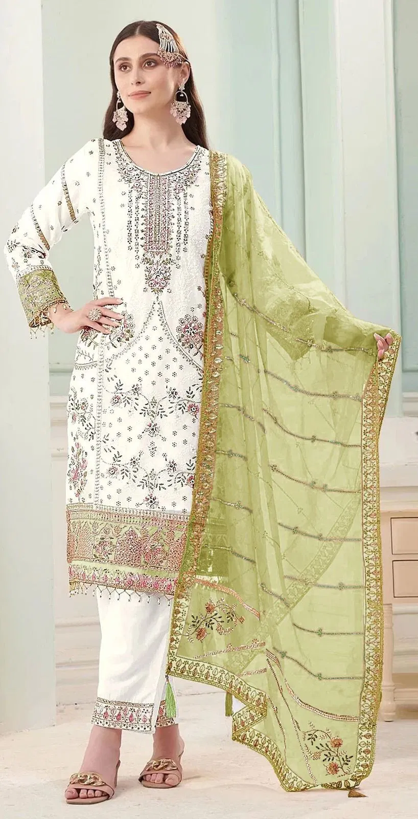 Bilqis B 239 A To D Chiffon With Embroidery Pakistani Salwar Kameez Wholesale