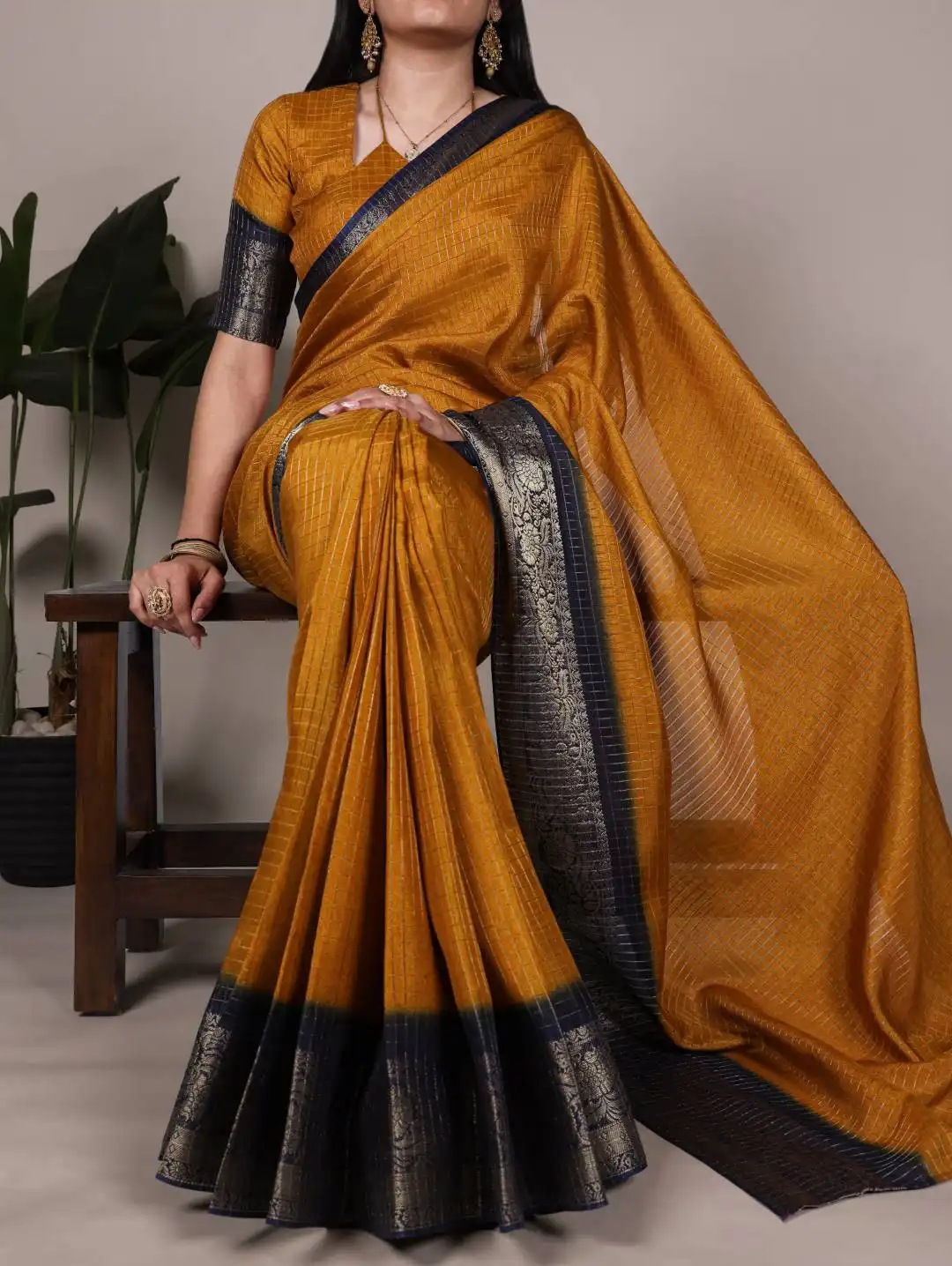 WMN 7906 Dola Chex Saree With Zari Weaving Work