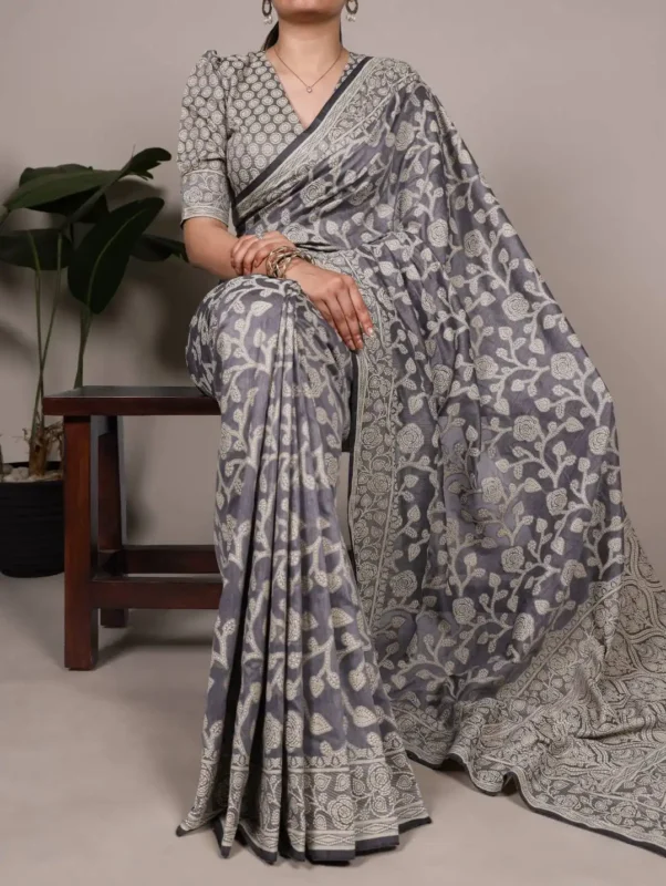 Latest WMN 8004 Cotton Silk Flower Print Saree with Unstitched Blouse Manufacturers in Surat Wholesale 2026 4 Latest WMN 8004 Cotton Silk Flower Print Saree with Unstitched Blouse Manufacturers in Surat Wholesale 2026